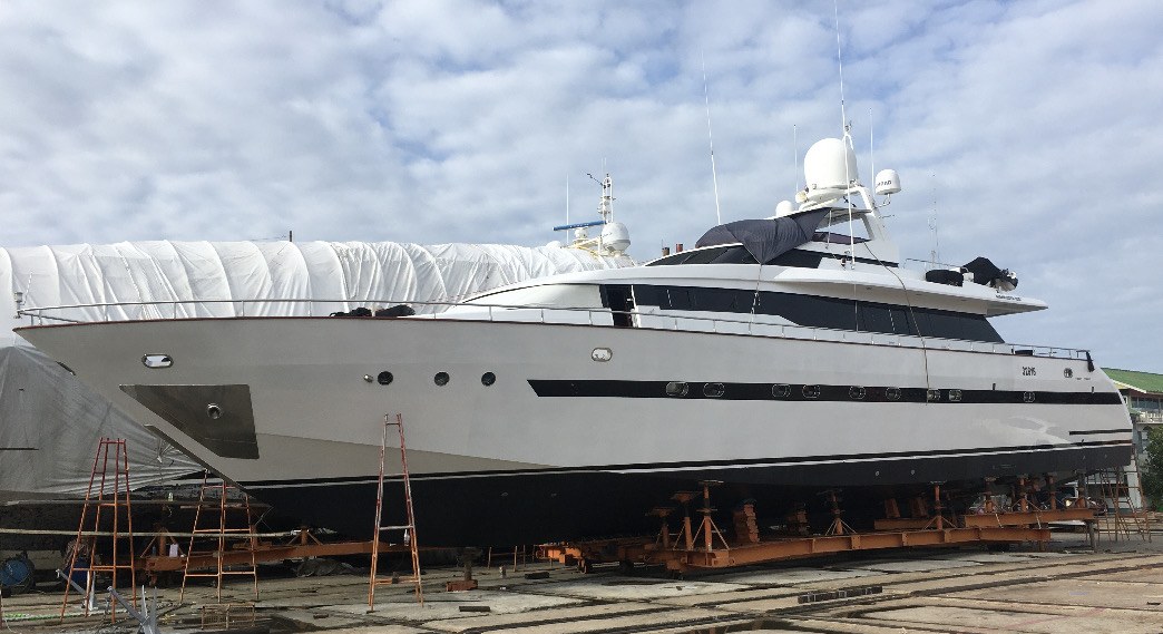 mangusta 100 yacht